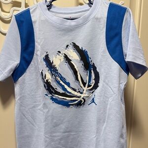 JORDAN Little BOYS size 7
Light blue Short Sleeve T-Shirt